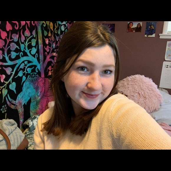 Meet your Posher, Mackenzie - Picture 2 of 6